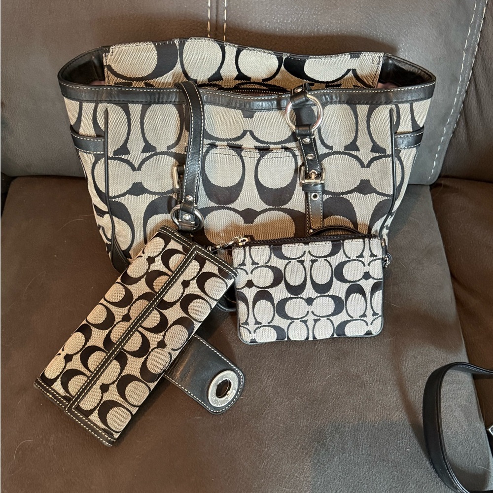 Coach Black and Cream Signature Tote Set